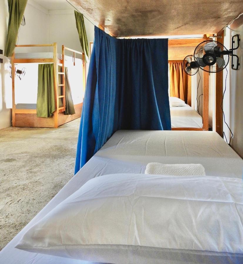 Three Little Birds Surf Hostel General Luna  Esterno foto
